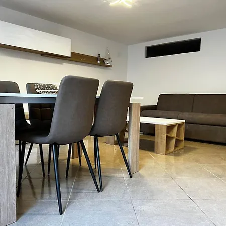 Fronte Park Apartman *